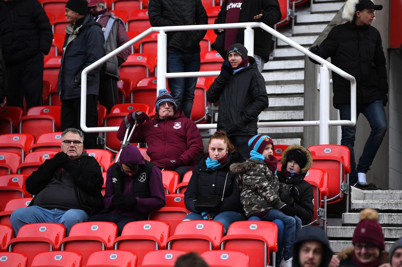 Un corte de luz hizo que se retrasara el duelo entre Stoke City y West Ham