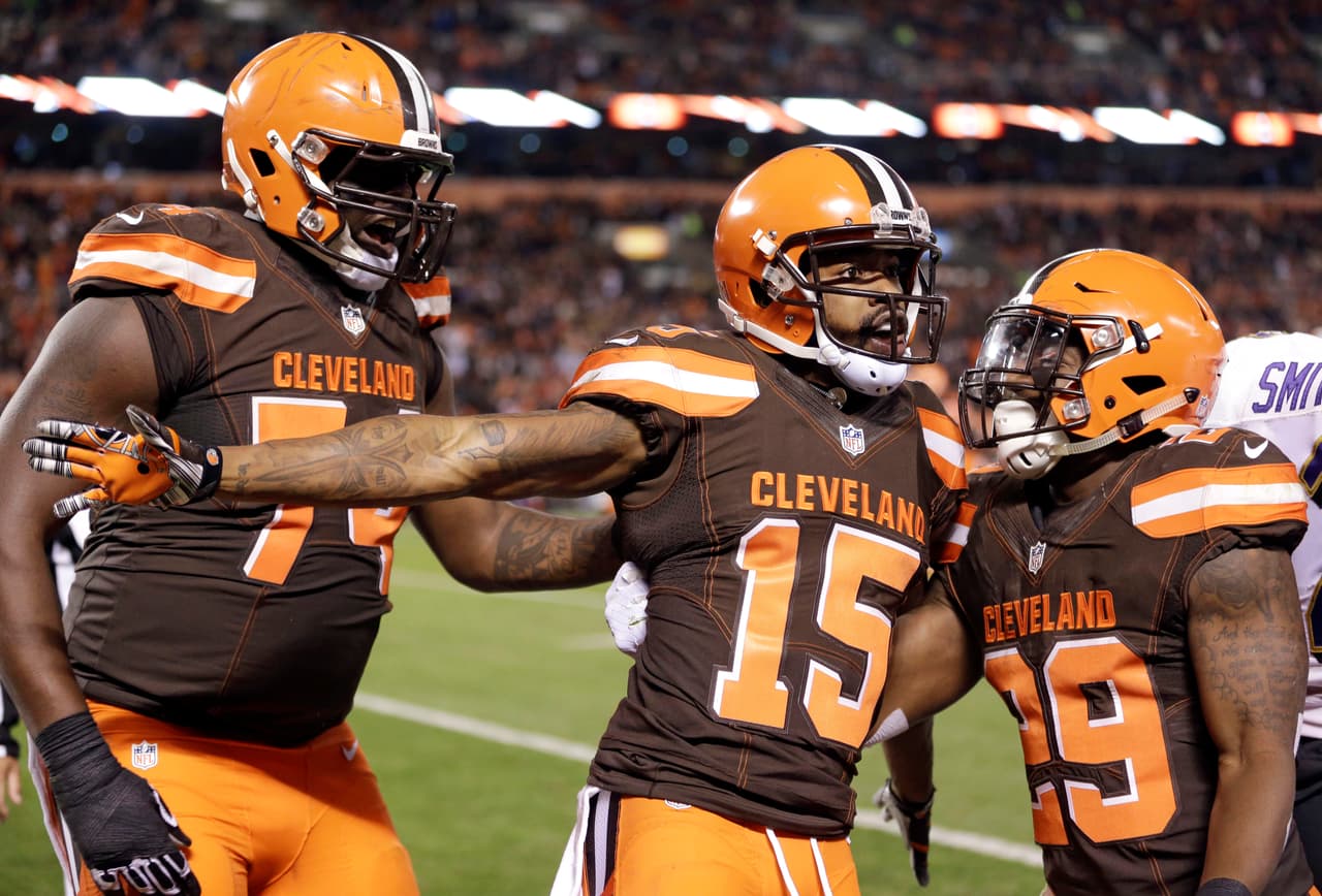 Dramático duelo se vivió en Cleveland donde los Ravens sacaron el partido 33-27 a los Browns. Checa las mejores tomas de este duelo de Lunes por la Noche.