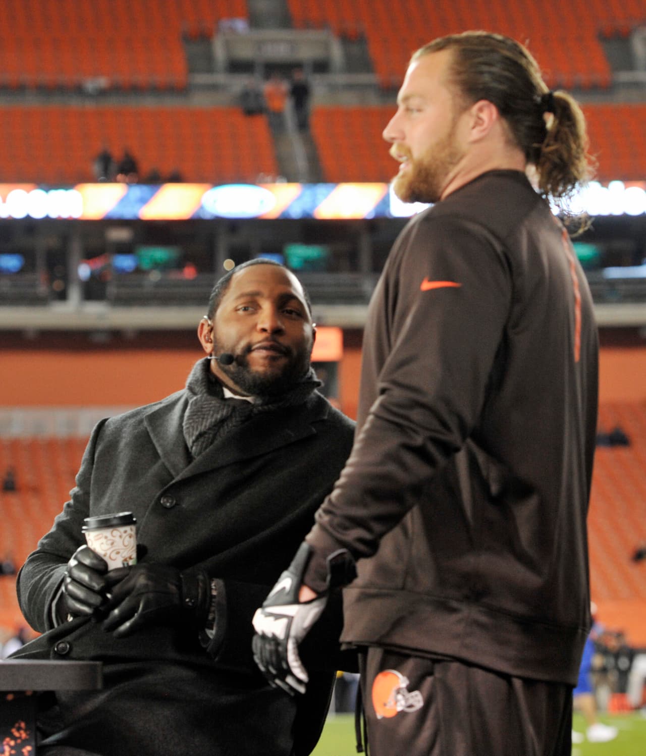 Dramático duelo se vivió en Cleveland donde los Ravens sacaron el partido 33-27 a los Browns. Checa las mejores tomas de este duelo de Lunes por la Noche.