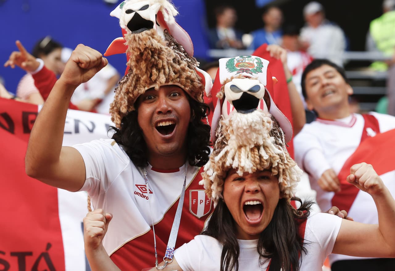 Perú y Dinamarca enmarcan con la pasión inca y el amor vikingo la colorida presencia y la fiesta de sus fanáticos en medio del partido del grupo C en el Mundial de Rusia 2018.