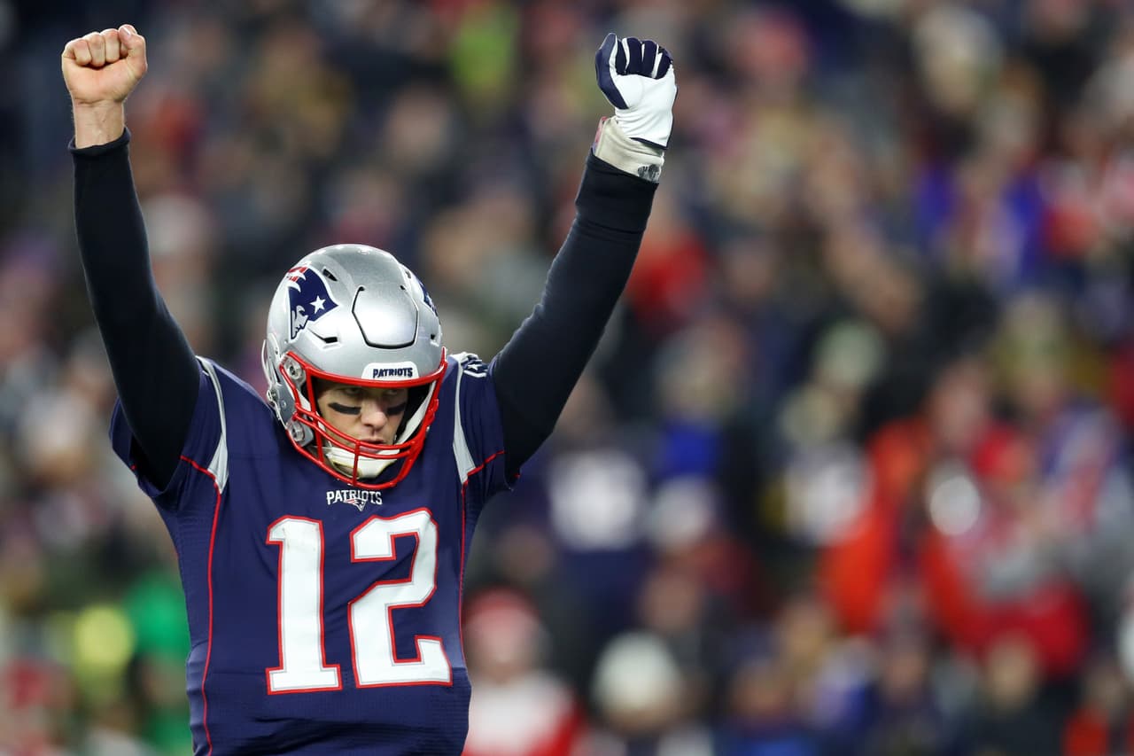 <b>5.- La marca de los 10 </b>
<br>De las 20 campañas de Brady en la NFL, solo una vez ganó menos de 10 juegos en la temporada regular, ocurrió en el 2002 cuando solo logró 9 victorias. Desde entonces, sus campañas como titular con New England, nunca ganó menos de 10 juegos por campaña. Curiosamente, desde que su viaje al Super Bowl en 2002, solo dos temporadas han ganado 10 o más partidos y la última vez que sucedió fue en 2010. Por lo tanto, esta marca de victorias está si o si en la mente de Brady.