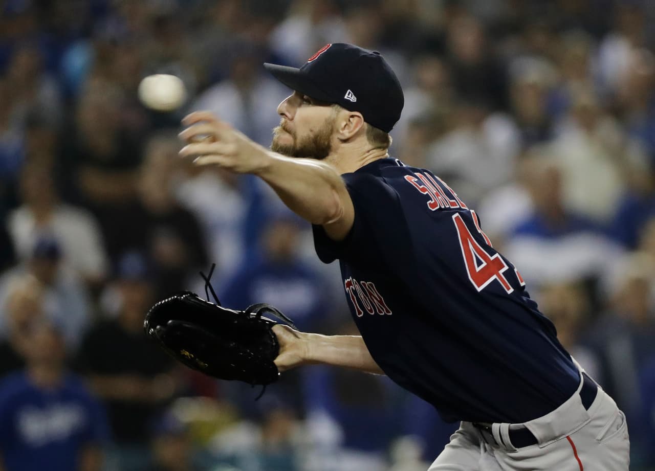 Con ventaja de cuatro carreras, quien llegó a cerrar el juego, aunque no en situación de salvamento, fue el as de la rotación de los Red Sox, Chris Sale, quien con score de ponchados, selló el título.