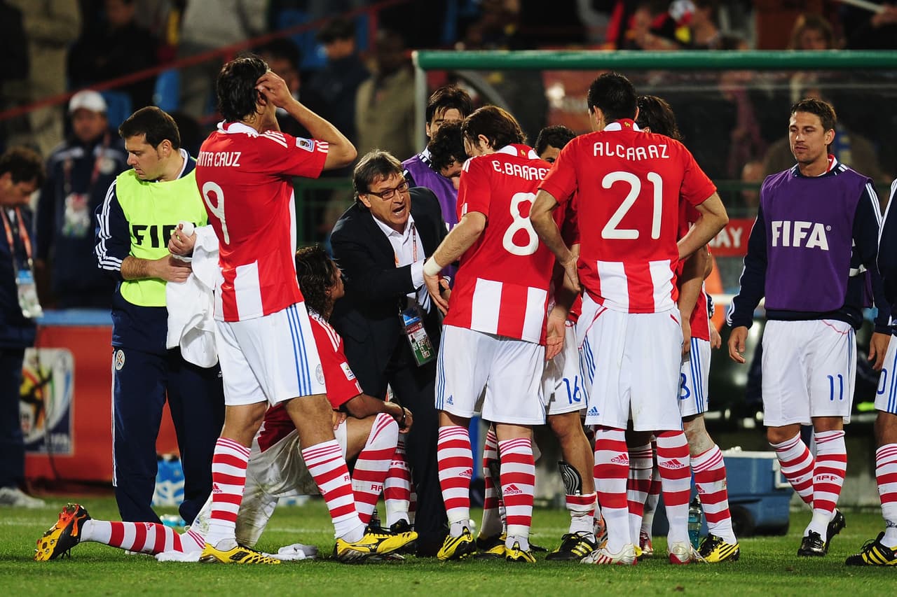 Martino también tiene experiencia mundialista y con Paraguay en 2010 llegó a los cuartos de final, ese 'quinto partido' tan esquivo para México. Tras eso, Paraguay no ha vuelto a un mundial.