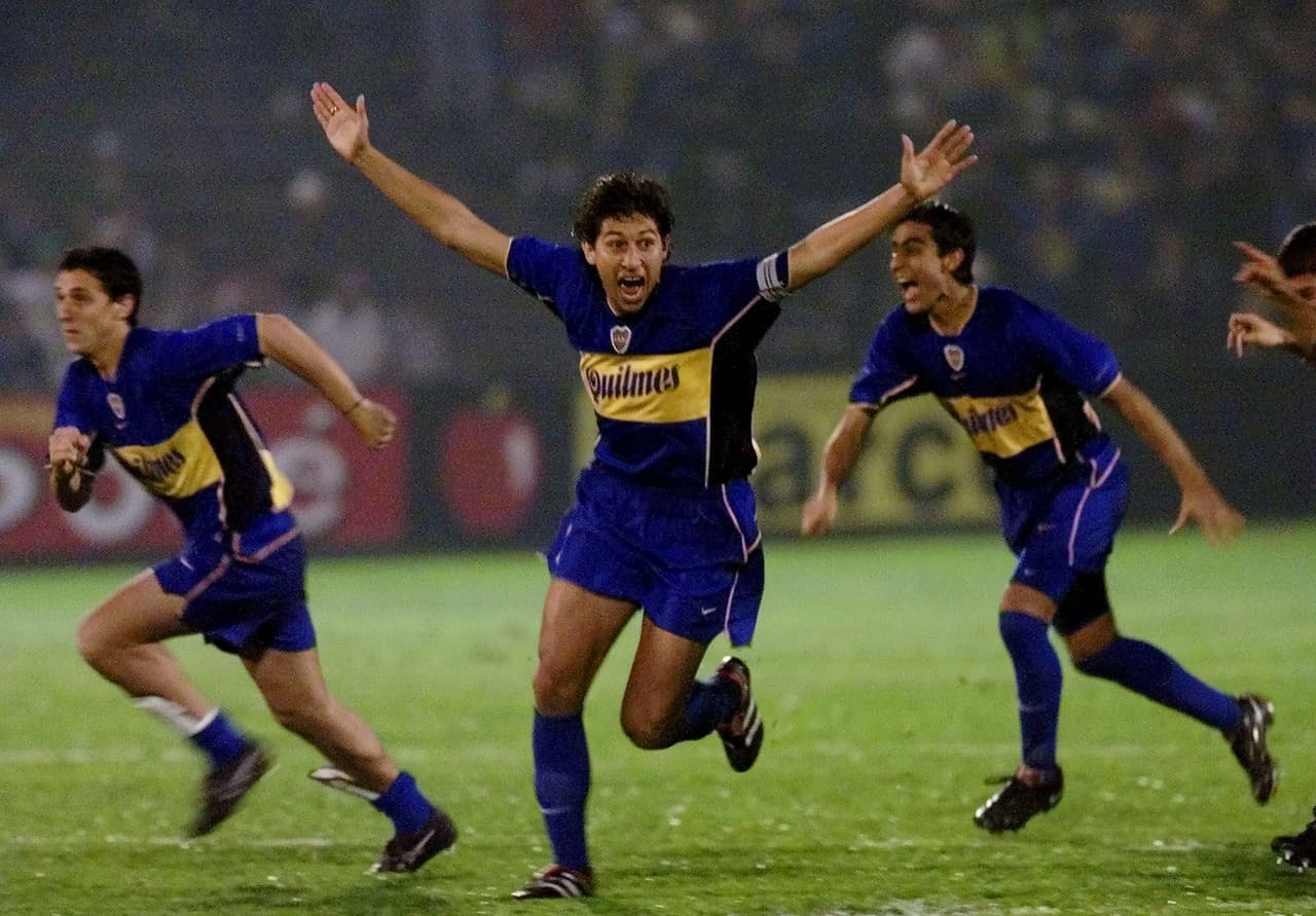 A La Bombonero llegó en 1997 junto a Córdoba procedente del Benfica, en donde tuvo un paso fugaz y poco recordado.