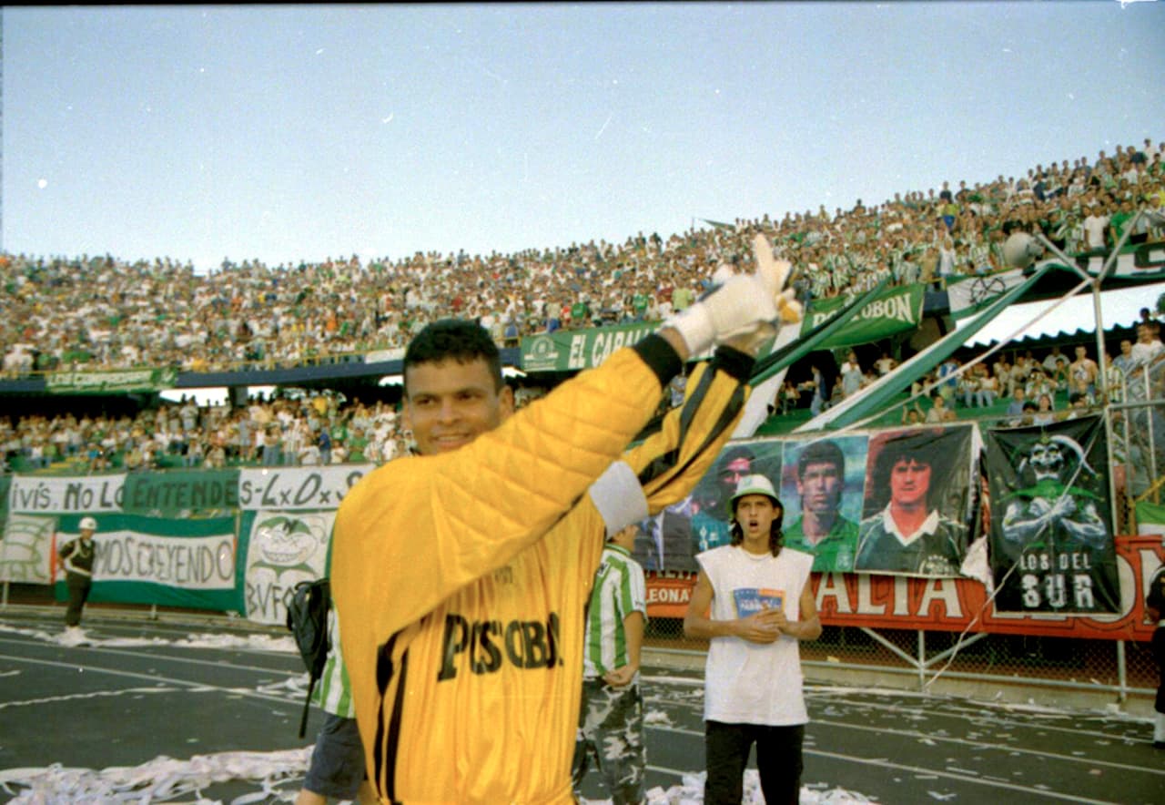 Miguel Ángel Calero tuvo un paso por Sporting de Barranquilla y Deportivo Cali antes de llegar al Atlético Nacional. Aunque estuvo poco tiempo, fue su catapulta al fútbol mexicano cuando lo fichó el Club Pachuca en cifra récord para el fútbol colombiano. Fue campeón de Liga y Copa Interamericana.