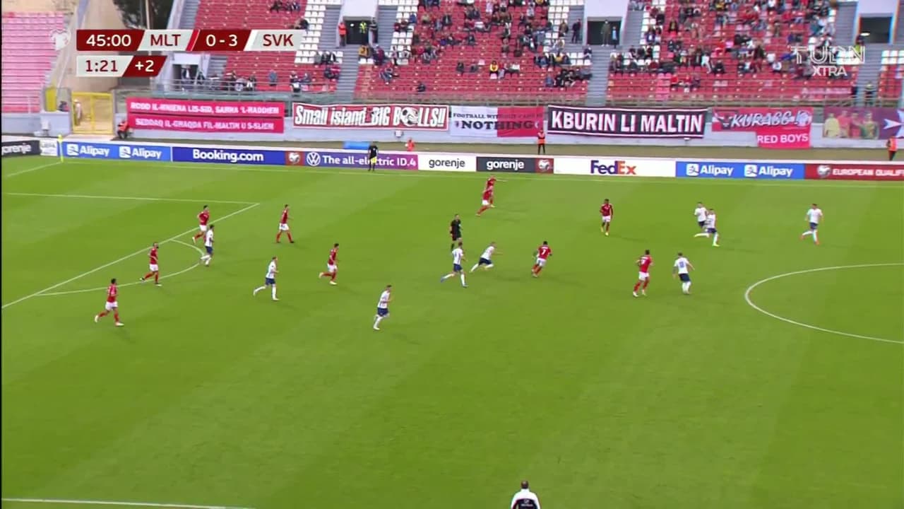 ¡TIRO ATAJADO! disparo por Dávid Hancko.