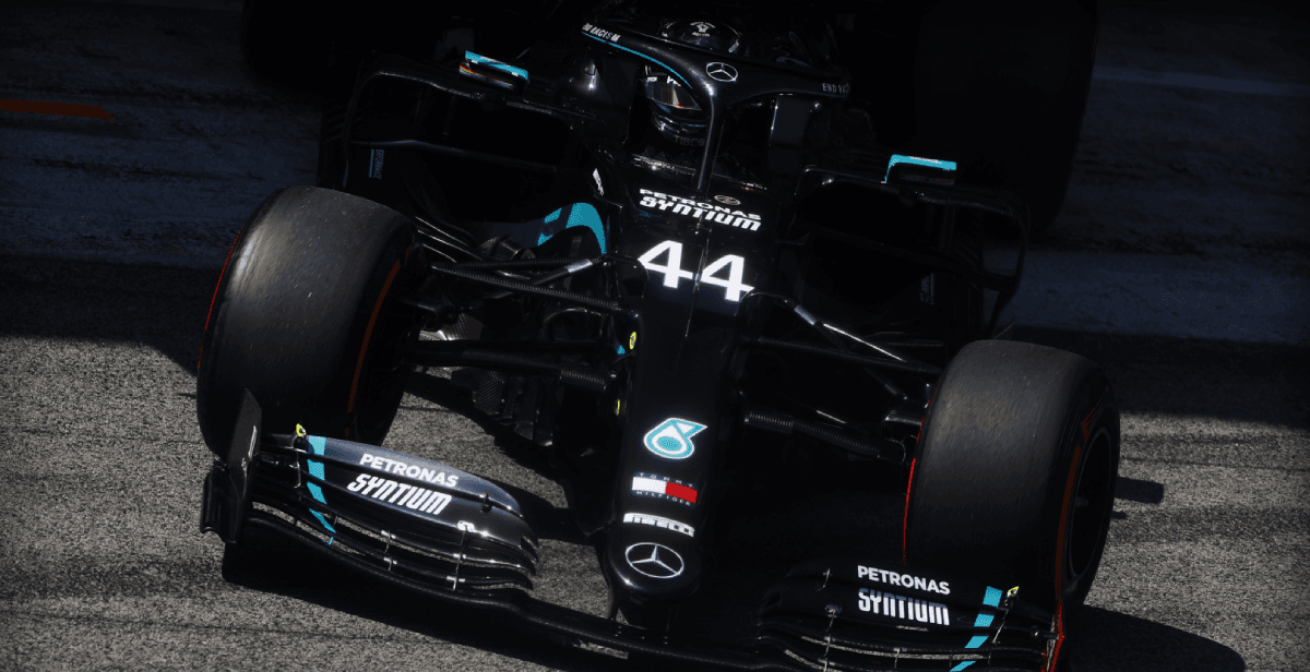 Lewis Hamilton saldrá primero en Barcelona, Checo en cuarto