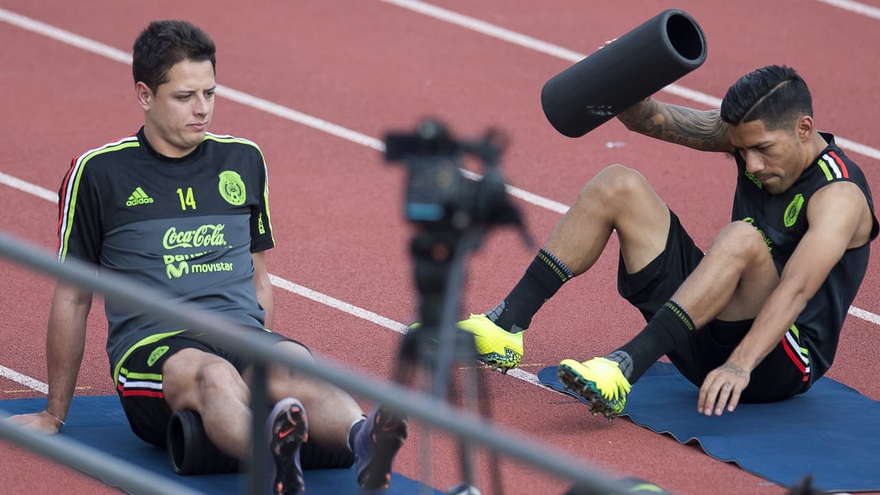 Javier Aquino sobre Chicharito en el Tri: “Debería estar, está metiendo goles”