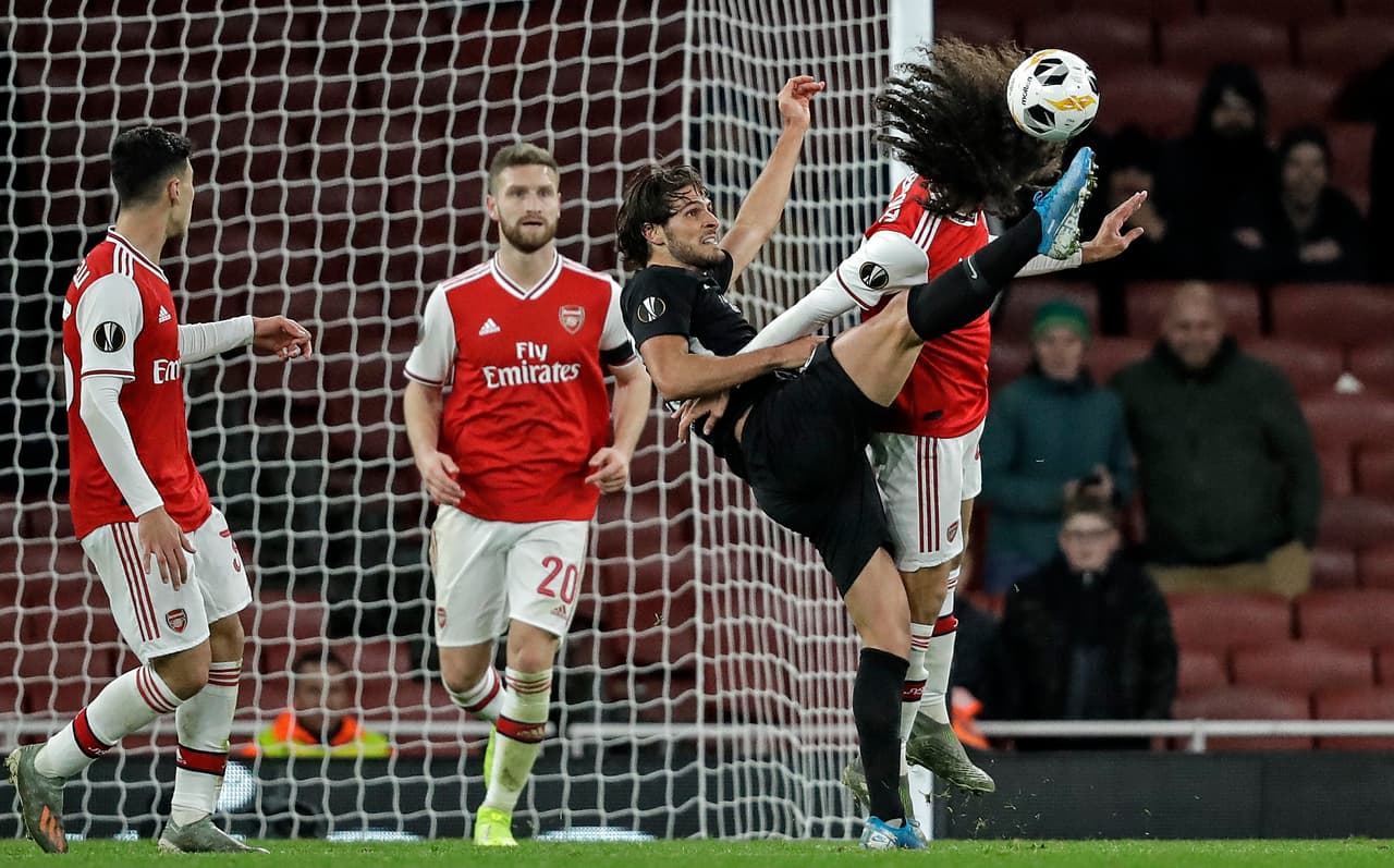 Frankfurt vence con doblete del japonés Daichi Kamada 2-1 al Arsenal en Londres. Unai Emery, director técnico del Arsenal vive momentos difíciles y más tras esta derrota.