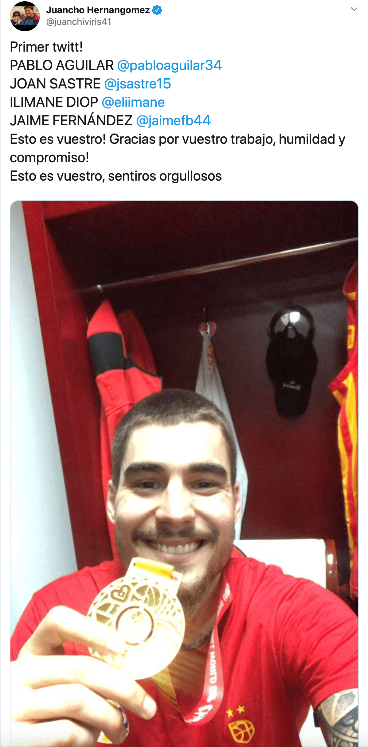 ‘Primer twitt’, así nombró su foto Juancho Hernangomez.