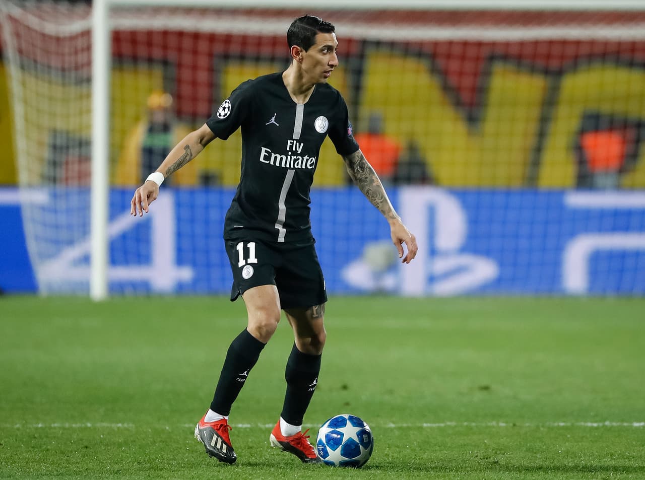 12. Ángel Di María (Paris Saint-Germain) - cuesta 46.6 millones de euros, aumentó 24.2 millones.