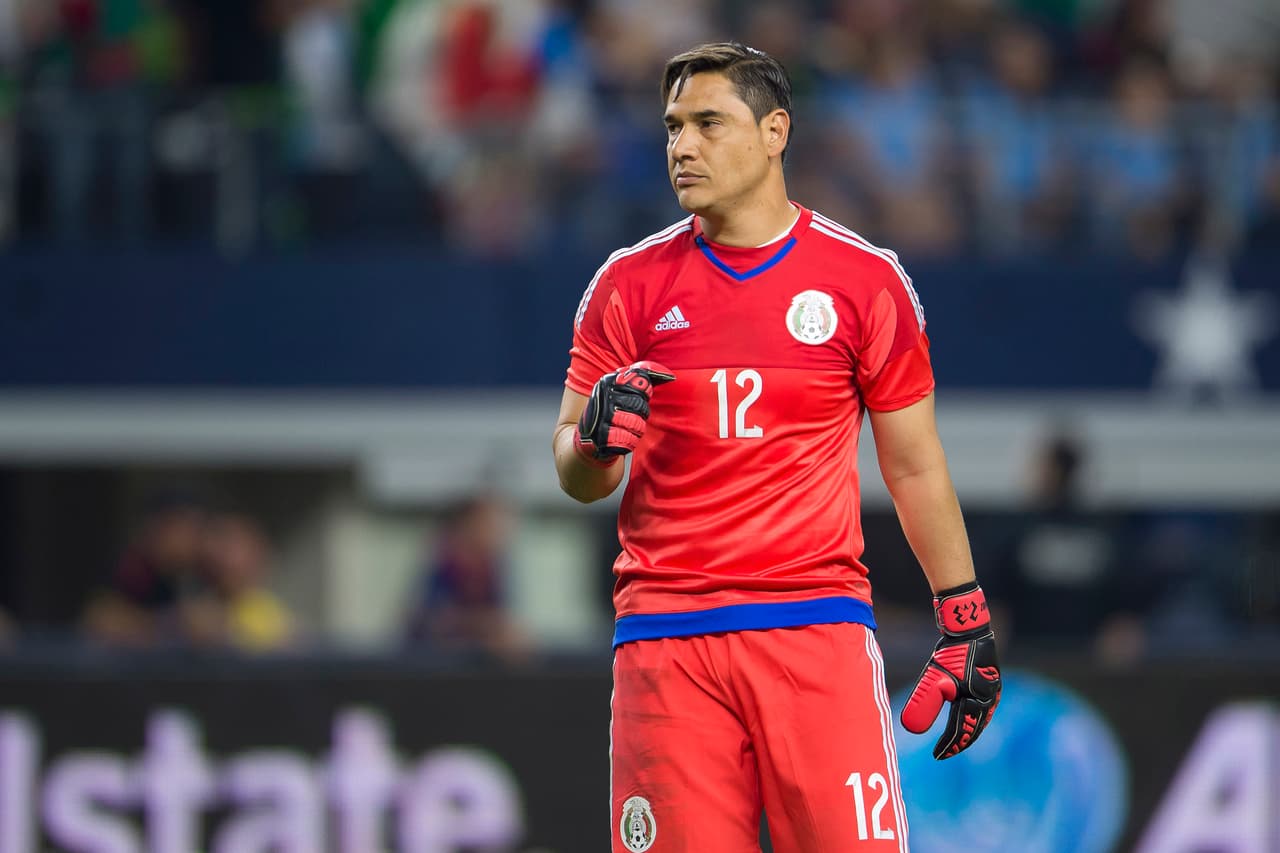 Moisés Muñoz cometió un error como arquero de México contra Argentina con un balón de trámite que de repente lo superó en velocidad, algo que aprovechado por Ezequiel Lavezzi para marcarle al 'Tri' en un amistoso en 2015. Y eso que fue figura en la mayoría del juego.