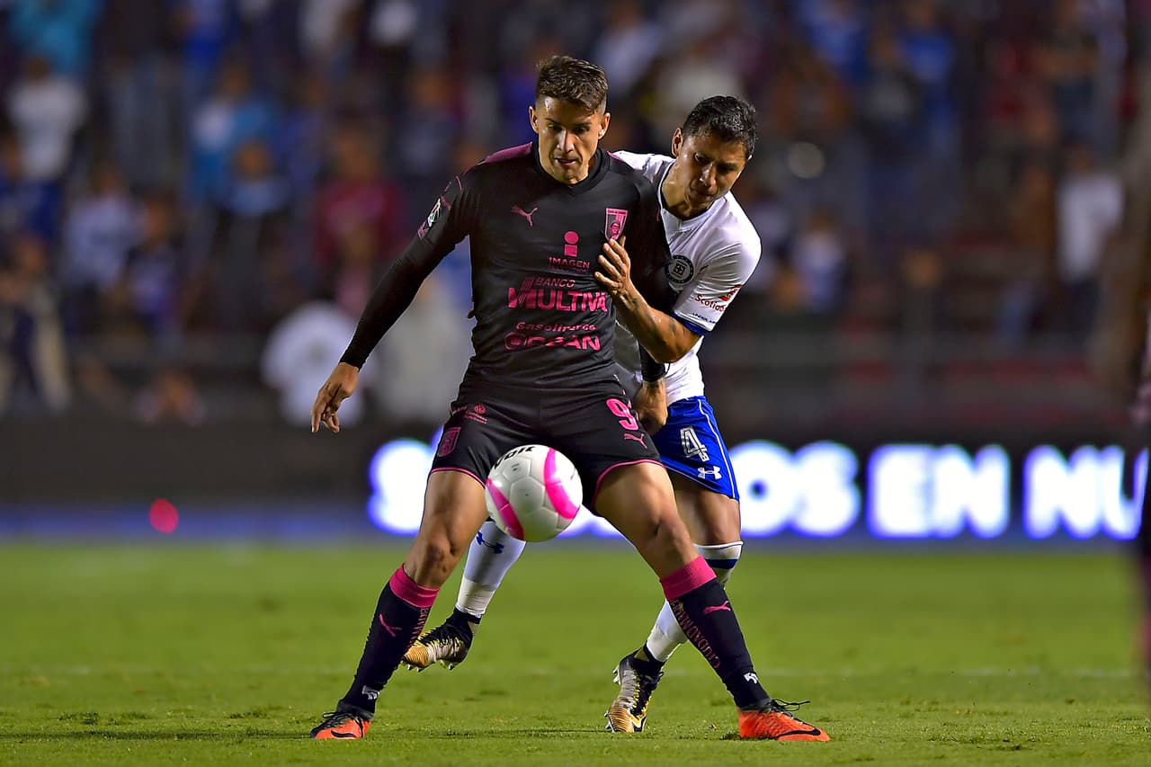 La locura del primer tiempo no se detuvo. Apenas 3 minutos después, al minuto 11 se marcó el tercer penal del partido, nuevamente en favor de la Máquina Cementera.