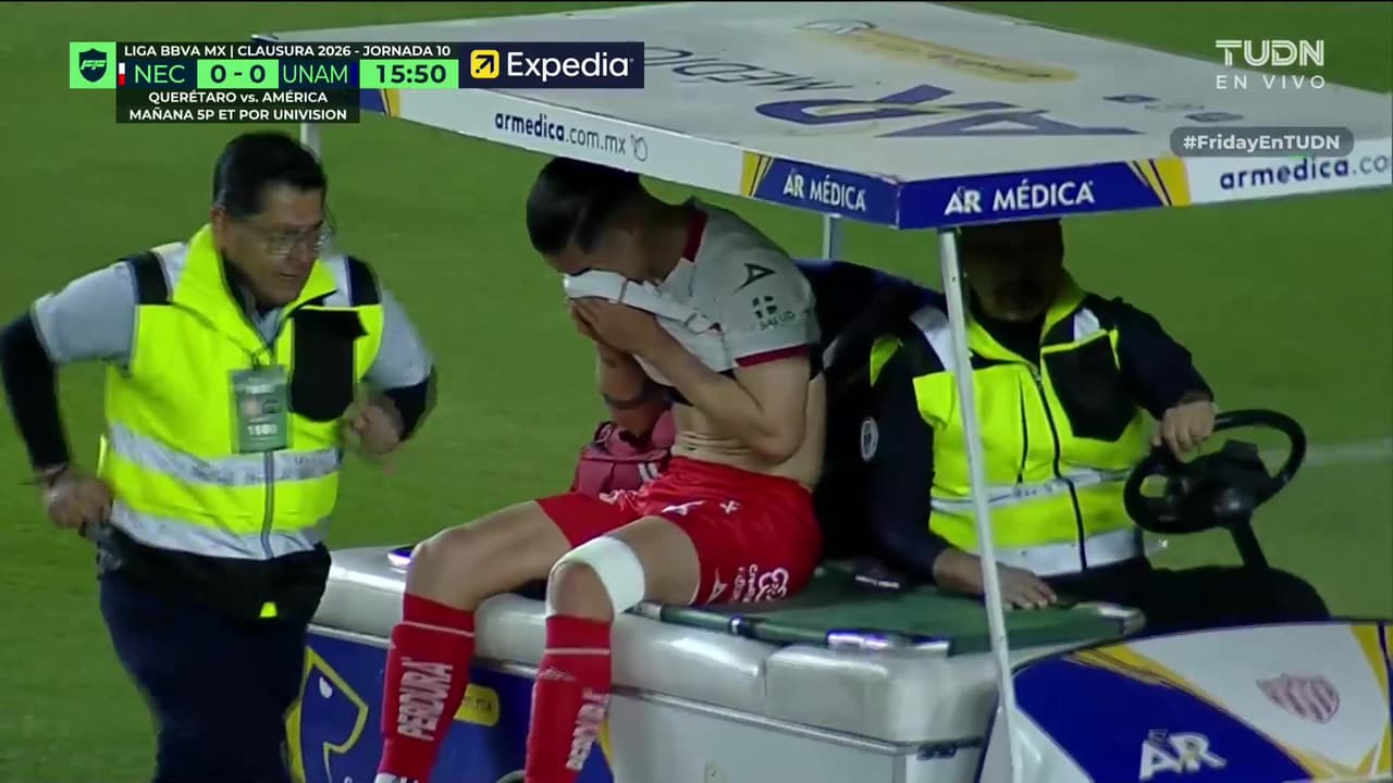 ¡Se encienden las alarmas! Alexis Peña se rompe y abandona el campo en el carrito de las desgracias