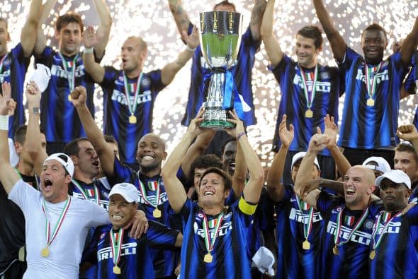 El momento con el que iniciamos es la consagración del Inter de Milán en la Final de la Champions League, trofeo con el que repitieron el 'triplete' logrado un año antes por el Barcelona. Sin duda, los 'nerazzurri' fueron el mejor club del año.