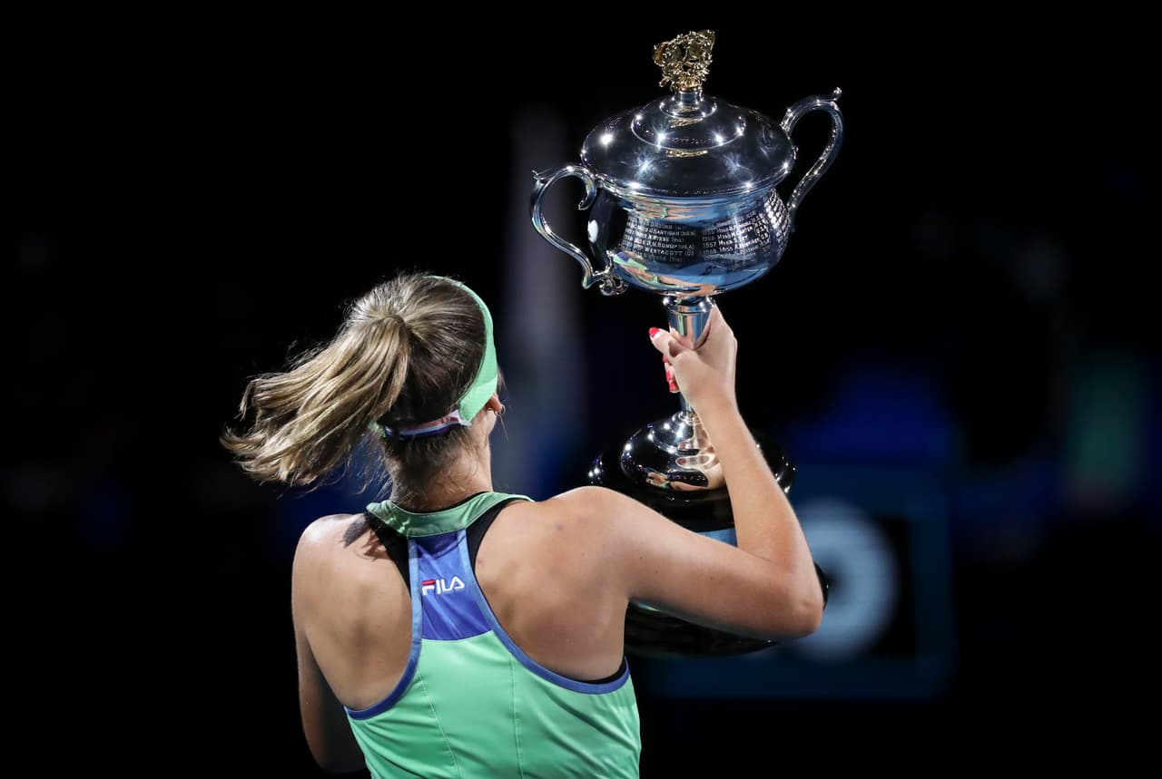 “Oficialmente, mi sueño se ha hecho realidad. Los sueños se hacen realidad. Así que, si tienen un sueño, vayan a por él y se hará realidad”, expresó la campeona más joven en Melbourne Park desde 2008.