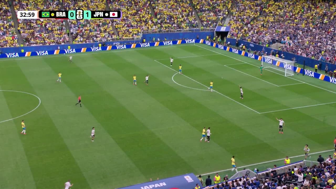 ¡TIRO ATAJADO! disparo por Vinícius Júnior.