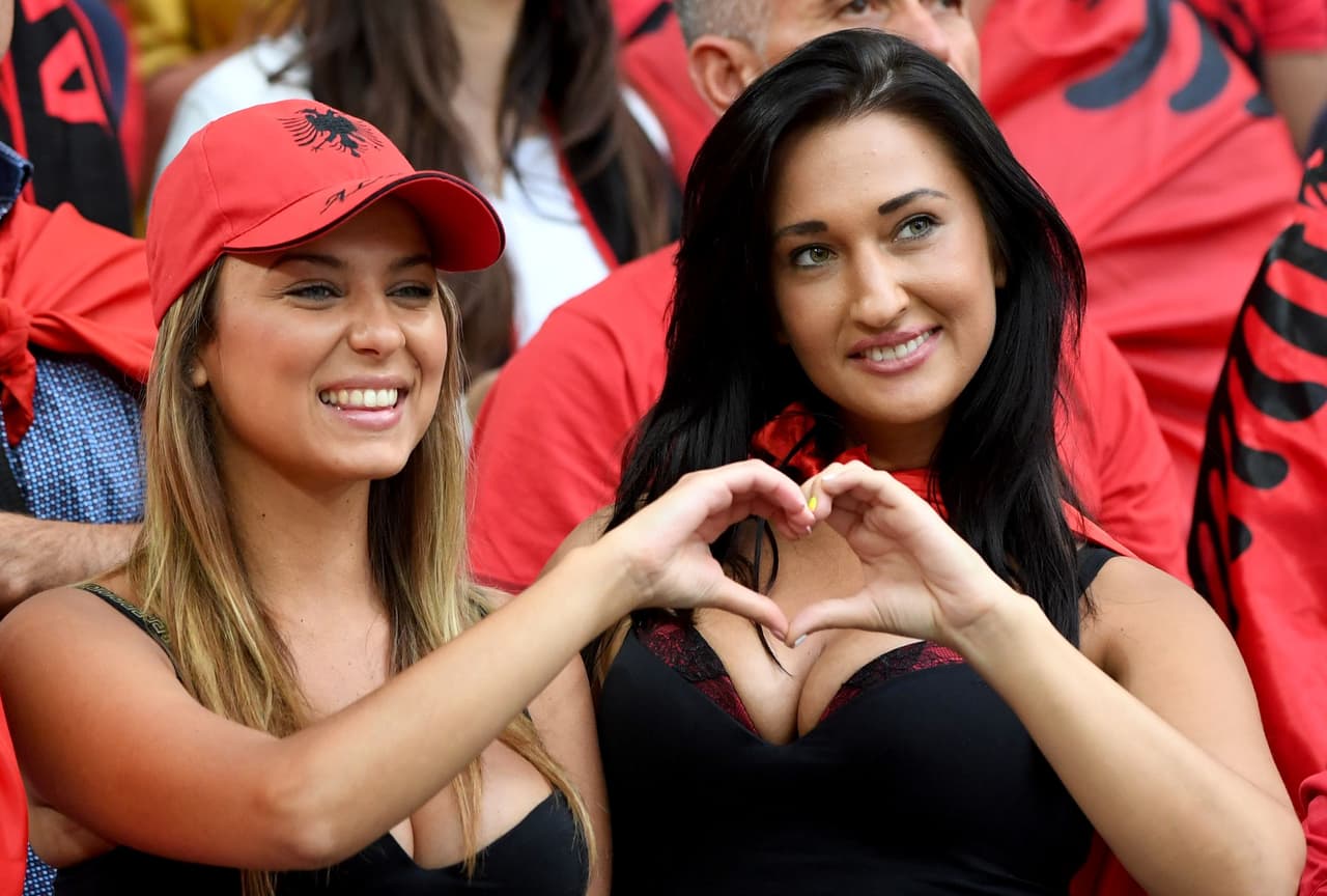 Las bellezas inundaron la Eurocopa y aquí te damos una probadita de estas dulzuras que apoyaron a sus equipos.