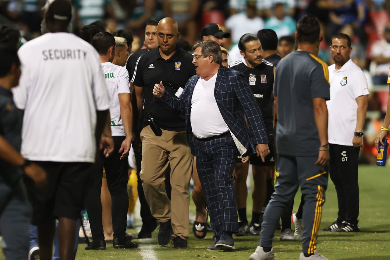 Con goles de Harold Preciado (doblete) y Correa, Santos derrotó a Tigres, que solo descontó gracias a Juan Pablo Vigón, en el partido amistoso de pretemporada.