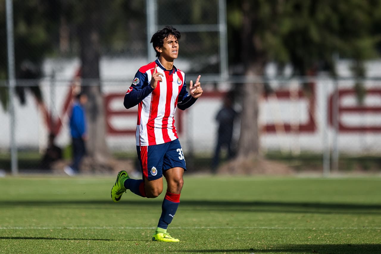 Debido a las ausencias por lesión y Copa Oro, Matías Jesús Almeyda puso contra Toluca al chico José Juan Macías.