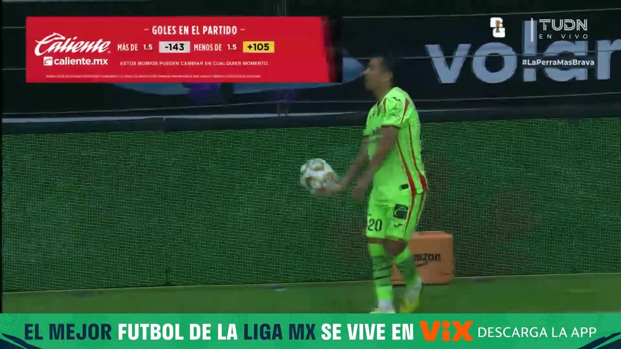 Canelo Angulo la tenía solo frente al arco y la mandó a la tribuna!