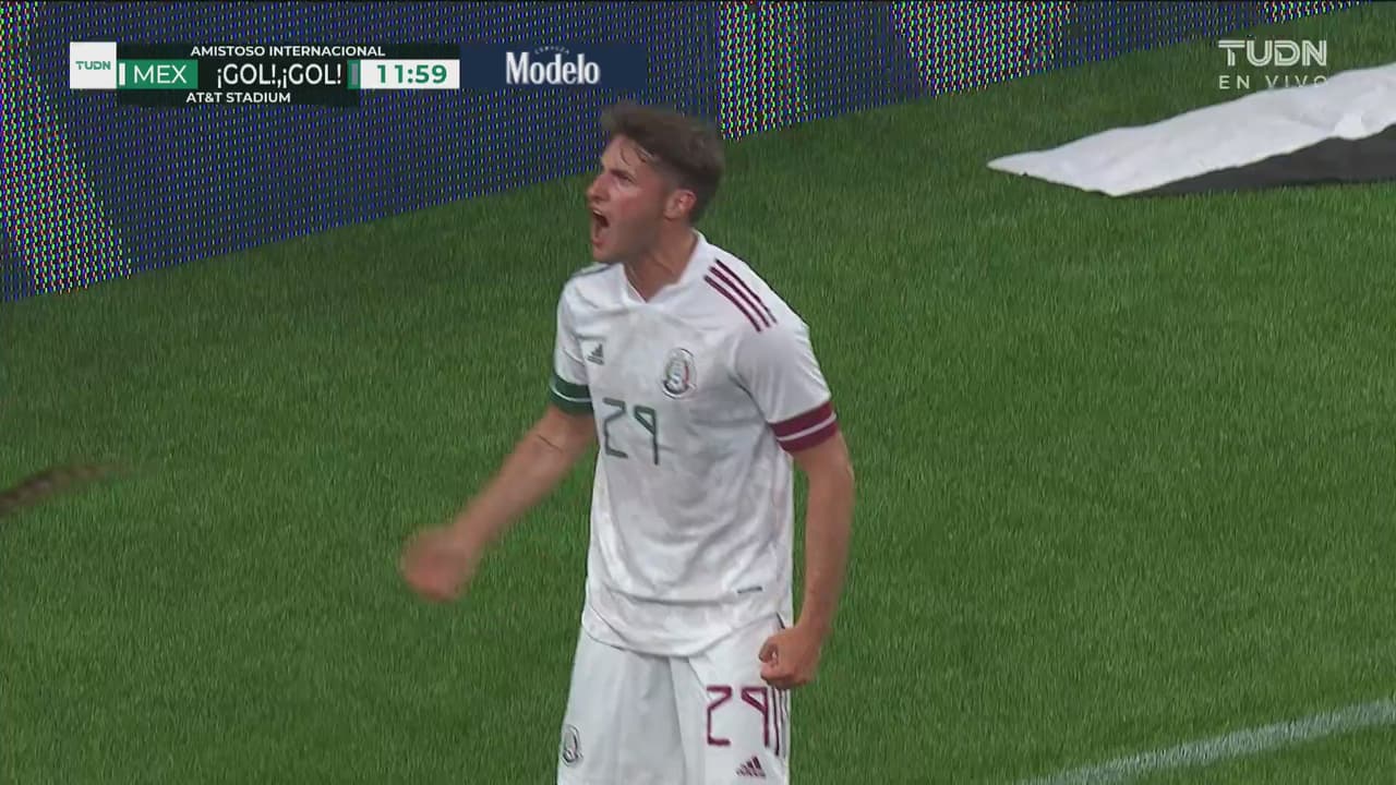 ¡Toman ventaja! Santi Giménez marca el 1-0 de México con suerte