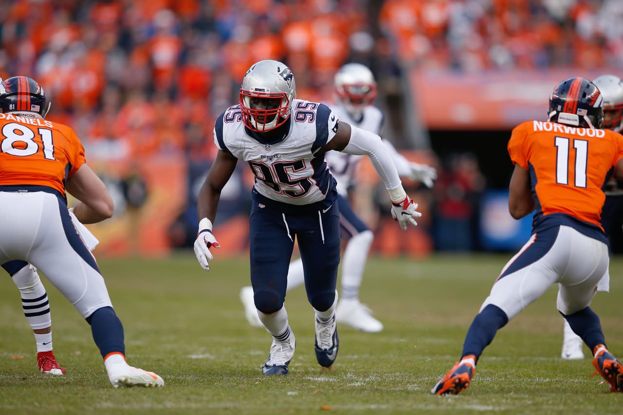 48 / CHANDLER JONES - DE - ARIZONA CARDINALS - El ex jugador de New England Patriots, ahora refuerzo de Arizona, fue líder de los Pats en capturas de quarterback con 12.5, además provocó 4 balones sueltos. Su presencia con los Cardinals hace al equipo de Arizona un contendiente para el Super Bowl LI. El año pasado no estuvo en el Top 100.
