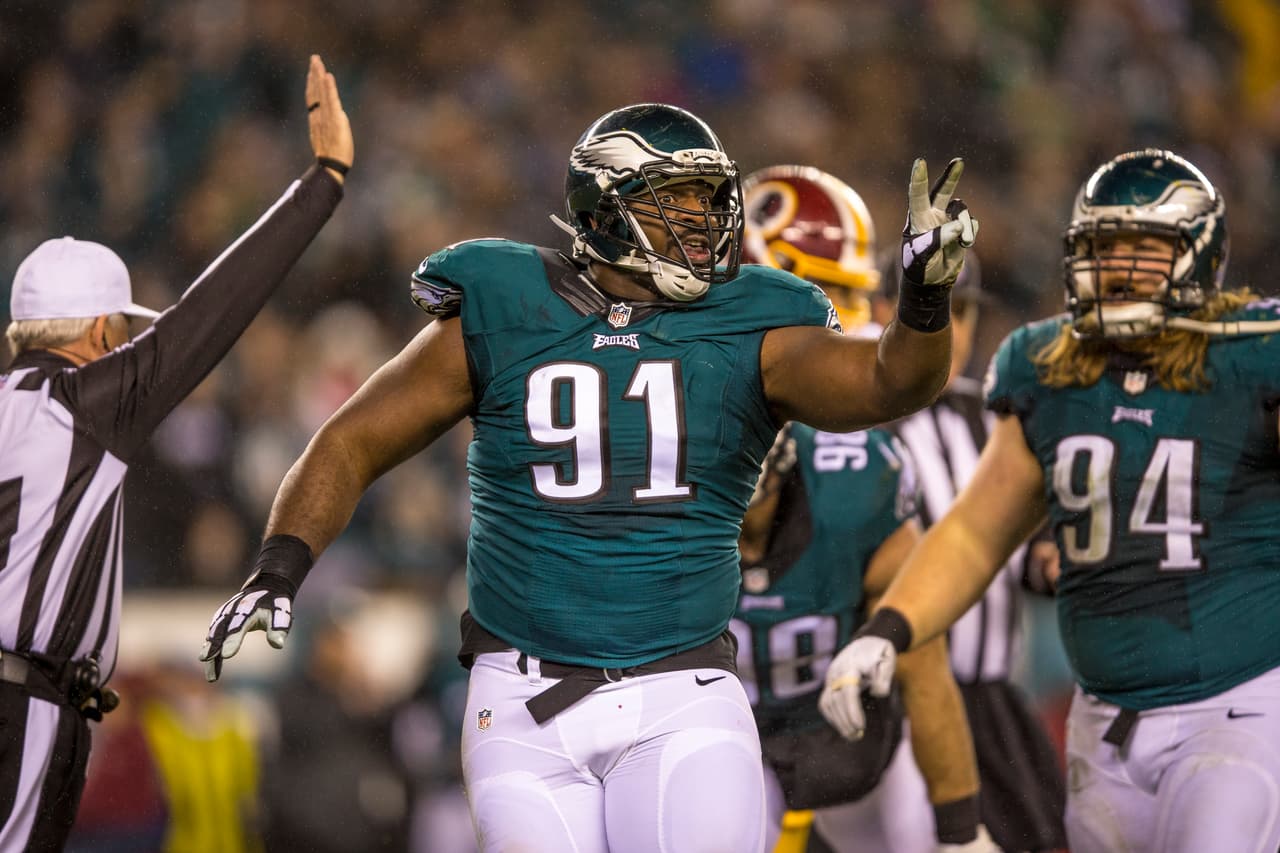 49 / FLETCHER COX - DT - PHILADELPHIA EAGLES - Cumplió su cuarto años con Eagles, el tercero donde juega todos los partidos de la temporada. Líder de Philadelphia en capturas de quarterback con 9.5, además forzó 3 balones sueltos y fue el quinto mejor tackleador con 71 combinadas. El año pasado no estuvo en el Top 100.