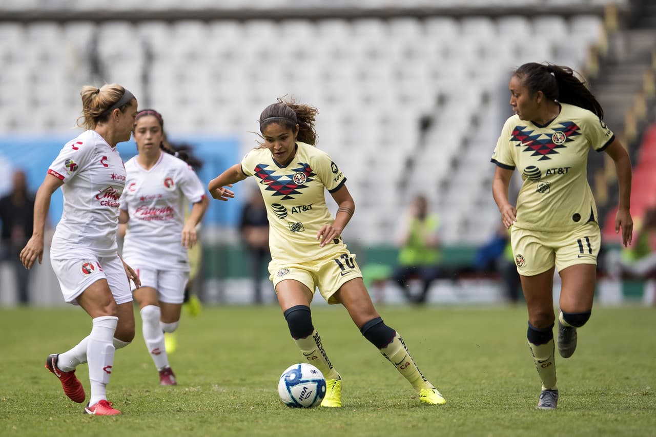 América continuaba con la posesión del esférico y se mantenia atacando en busca de un segundo gol.