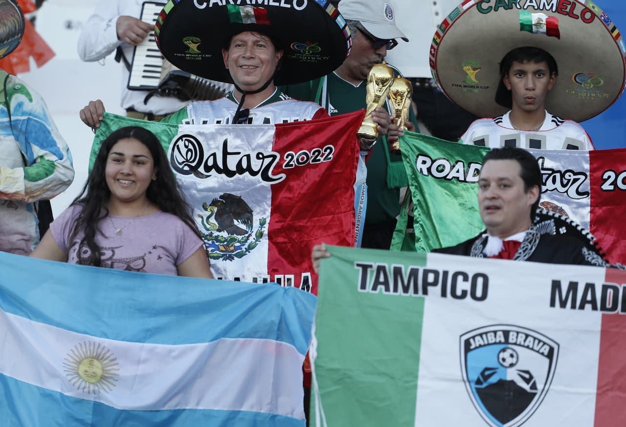 Los mexicanos y argentinos armaron su propia fiesta en el estadio Malvinas en Mendoza, con todo el colorido del segundo amistoso entre ambas selecciones en esta fecha FIFA.