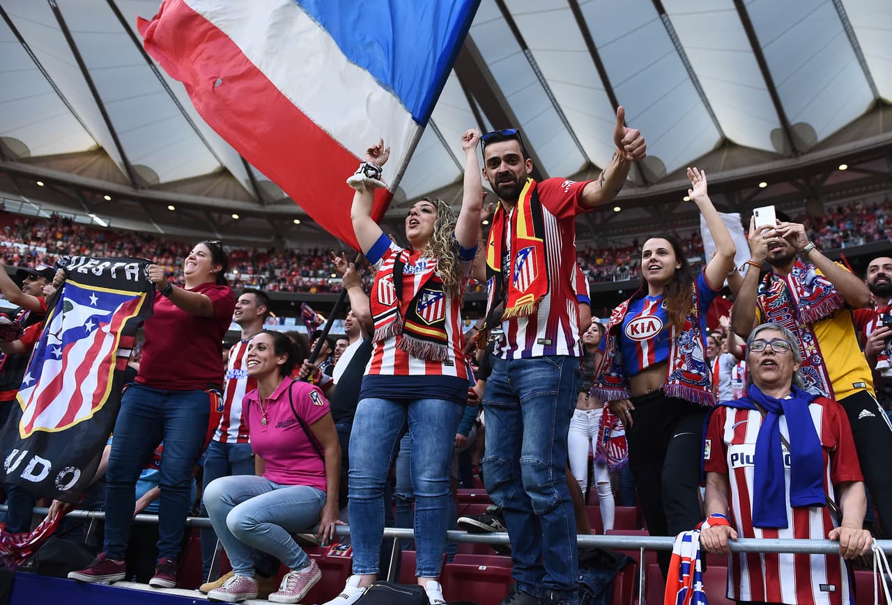 3. La Liga (España): 27,381 asistentes.