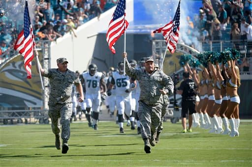 La NFL honró al Ejército de los Estados Unidos de América en la semana 9 de actividad en varios estadios, aquí las mejores imágenes.