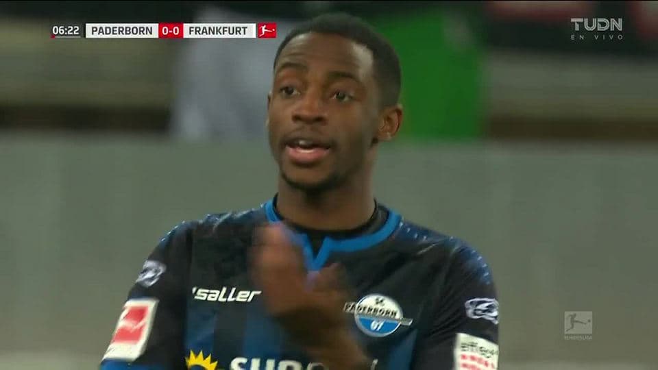 Tiro desviado de Christopher Antwi-Adjei