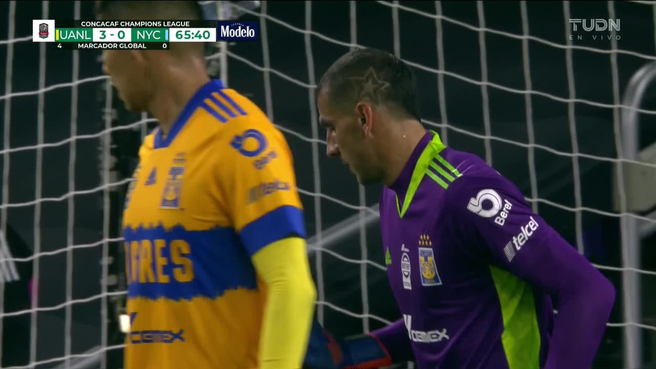 ¡TIRO ATAJADO! disparo por Ismael Tajouri-Shradi.