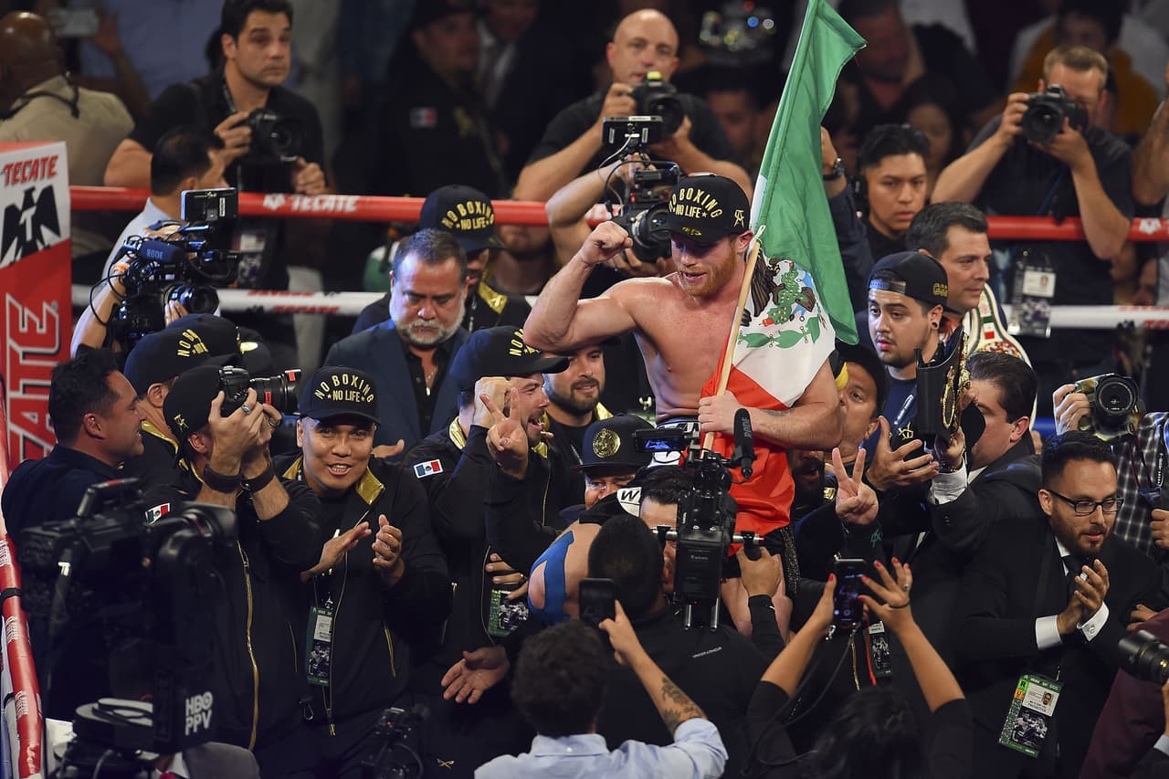 Foto de accion del combate entre Saul "Canelo" Alvarez vs Gennady Golovkin parte 2 desde T-Mobile Arena en la ciudad de las Vegas, Nevada. Action photo of the fight between Saul "Canelo" Alvarez vs. Gennady Golovkin part 2 from T-Mobile Arena in the city of Las Vegas, Nevada. EN LA FOTO: