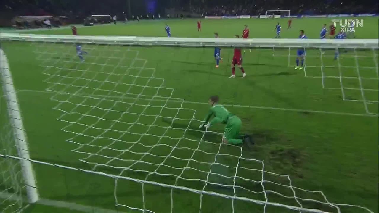 ¡TIRO ATAJADO! disparo por Solomon Ime Udo.