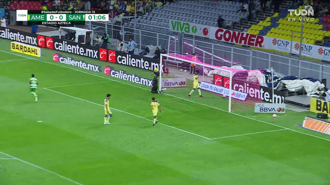 ¡GOL!  anota para Santos Laguna. Juan Brunetta