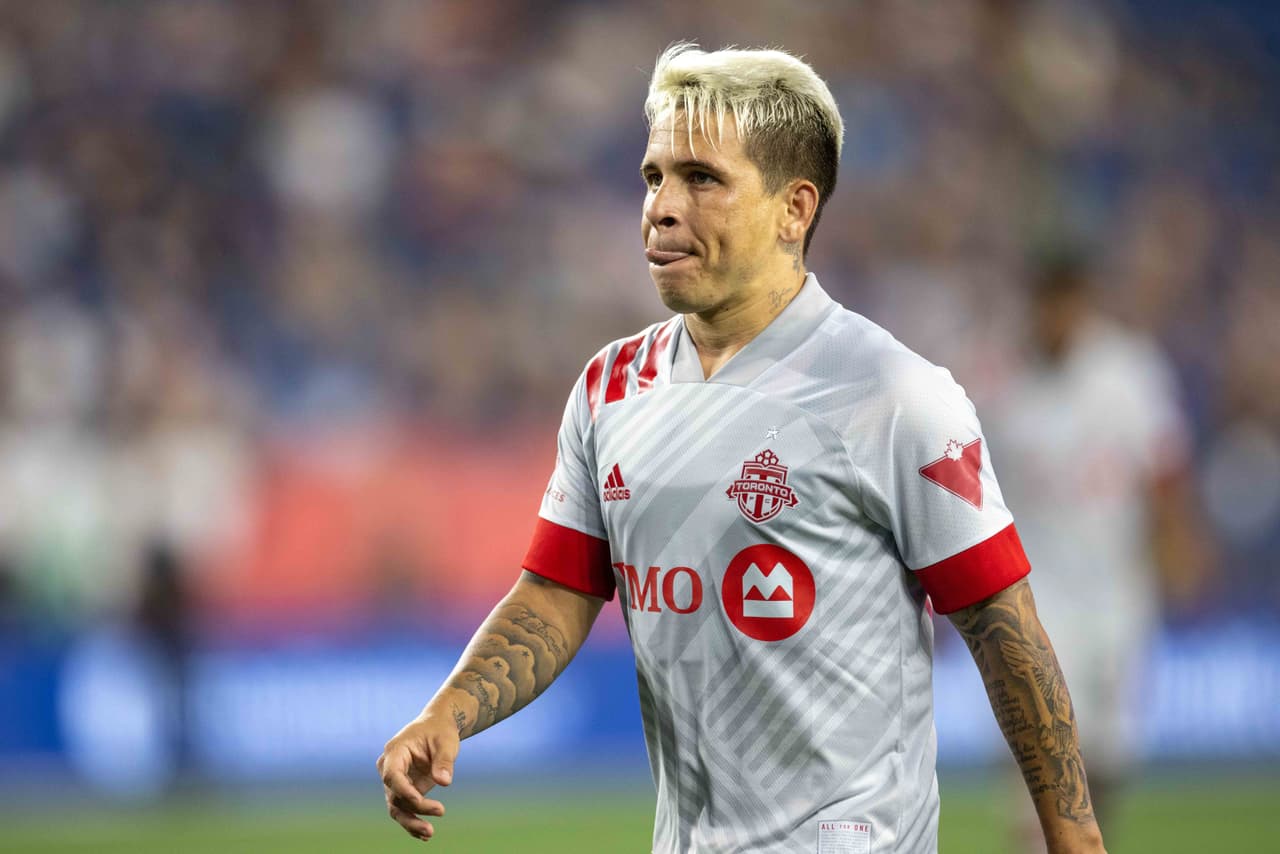 Toronto FC derrotó a New England Revolution, líder de la Conferencia Este. El venezolano Yeferson Soteldo marcó uno de los tres tantos del club canadiense.
<br>