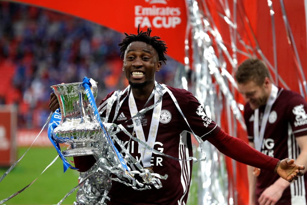 Leicester City continúa haciendo historia y consiguen su primer título de la FA Cup.
