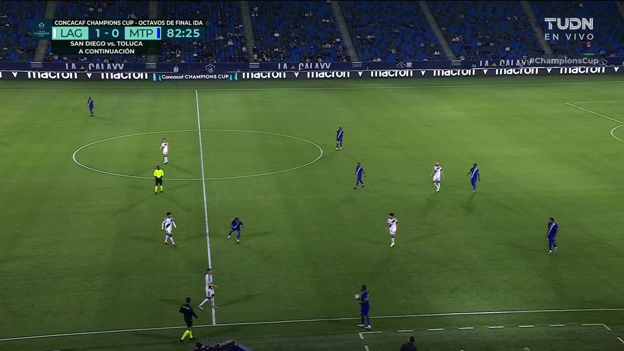 ¡GOL!  anota para LA Galaxy. Harbor Tarczynski-Miller