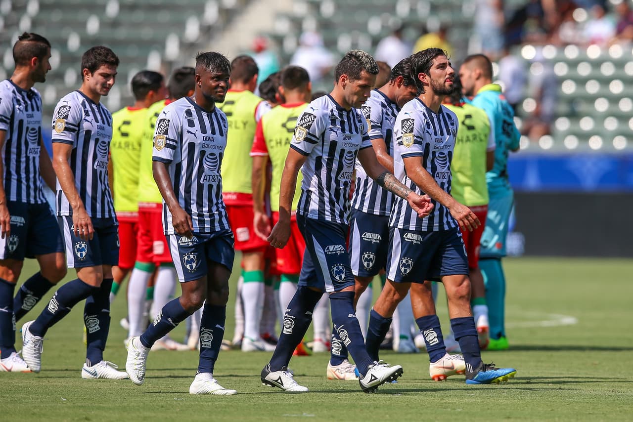 Finalmente el Necaxa se llevó la victoria por la mínima y el primer trofeo del semestre en el fútbol mexicano, dejando amargura en las estrellas del Monterrey que se despidieron con un duro descalabro.