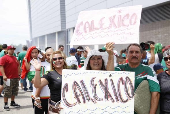 La afición en Estados Unidos llegó a Phoenix con todo su colorido para ver a México y Guatemala enfrentarse en la Copa Oro 2015.