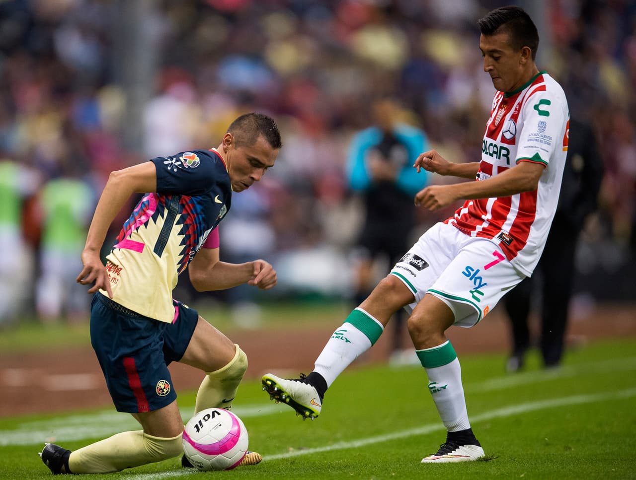 El primer tiemo fue de ida y vuelta. Los dos equipos tuvieron buenas oportunidades pero los porteros estuvieron a gran nivel.