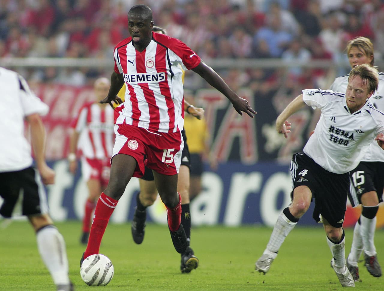 Para hablar de la carrera de Yaya Touré hay que remontarnos a sus inicios en el fútbol marfileño con ASEC Mimosas de donde dio el salto a Europa al KSK Beveren, luego al Metalurg Donetsk y al Olympiacos.