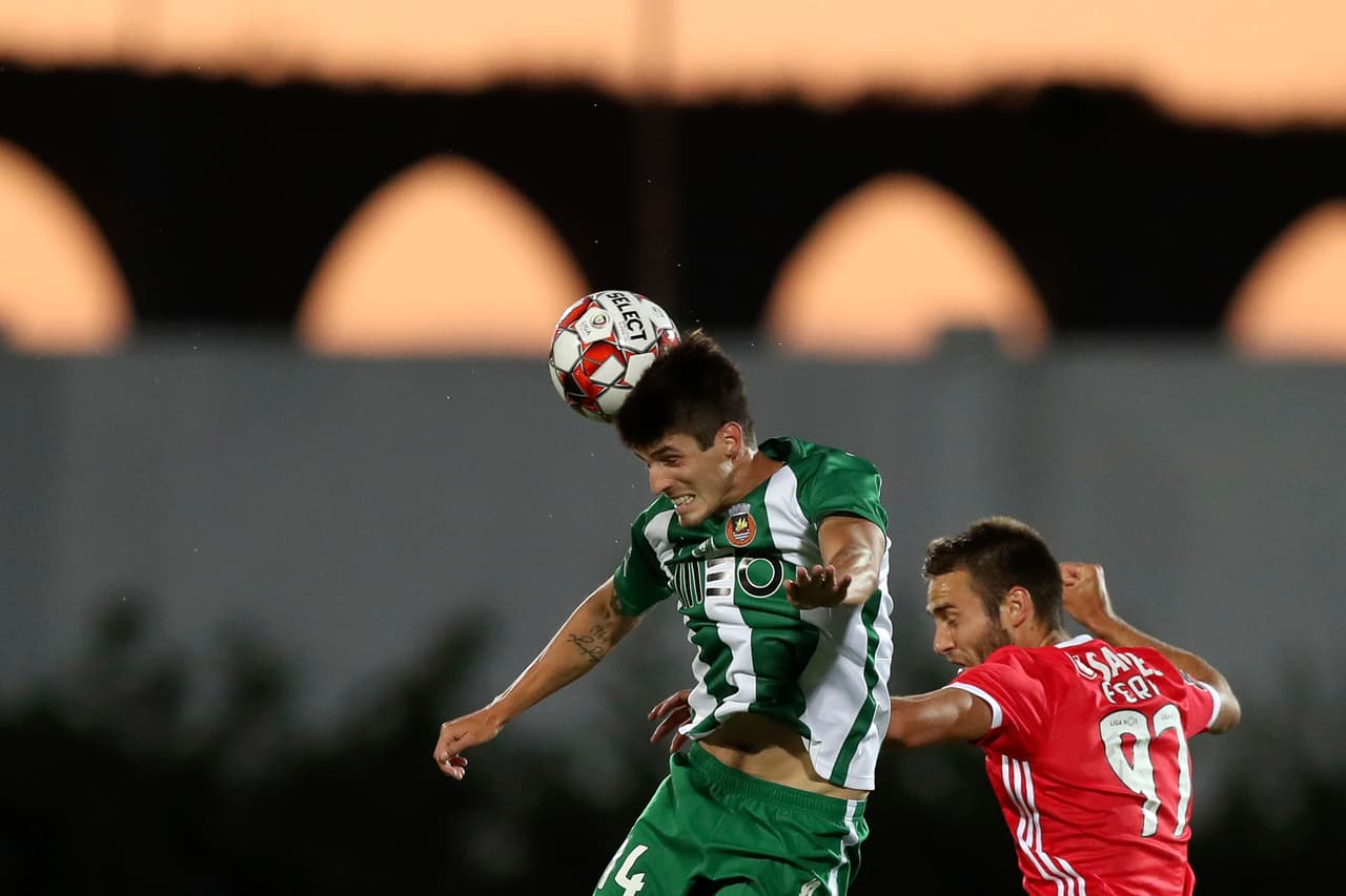 Después de revisar en el VAR, el tanto fue anulado por fuera de lugar. El primer tiempo se fue y ningún equipo mostró un claro dominio hacia el rival. Apenas iniciando el segundo tiempo, Benfica estuvo muy cerca de empatar el juego; el esférico se estrelló en el poste.