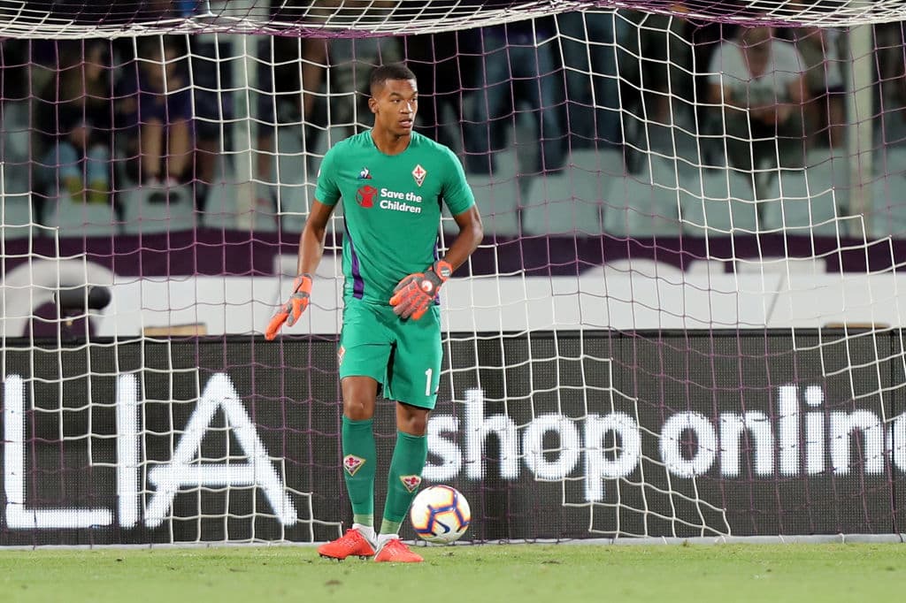 Alban Lafont, de Toulouse a Fiorentina. Fichaje por 8.5 millones de euros (unos 9.8 millones de dólares) y su precio justo era de 18.4 millones de euros (unos 21.3 millones de dólares).