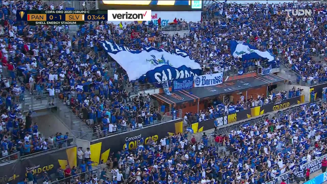 ¡GOL!  anota para El Salvador. Brayan Gil