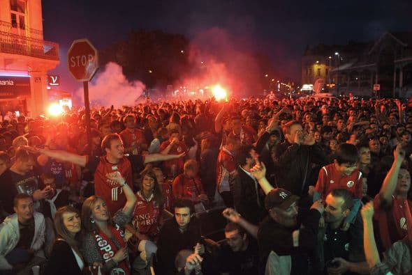 Cayó la noche en Francia pero la fiesta no termina. Salud Campeón.