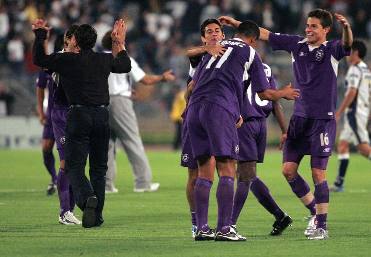 Saprissa de Costa Rica se dio el lujo de celebrar en pleno estadio Olímpico Universitario de Pumas UNAM, que en 1993 ya había vencido en una final a León de México y en 1995 a Municipal de Honduras.