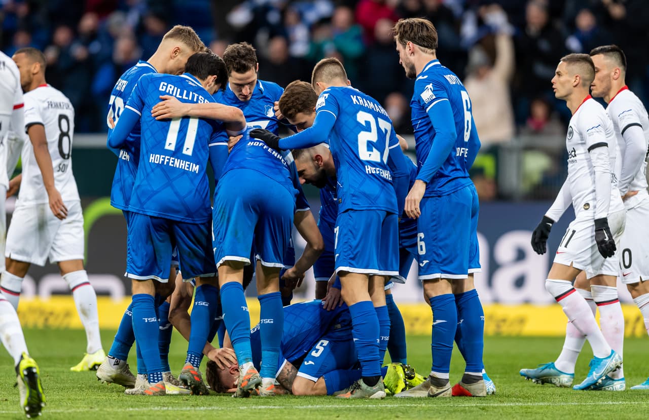 Dost (18’) abrió el marcador para Frankfurt, Stafylidis (48’) emparejó el encuentro y Chandler (62’) anotó el gol de la victoria.